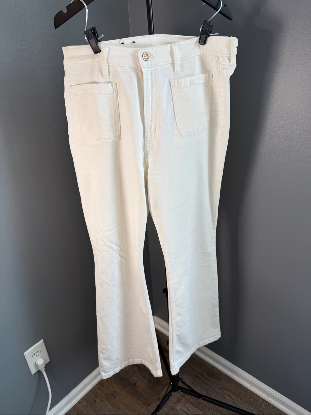 Gap Stretch Denim High Rise‎ '70s Flare Jeans in Optic White, featuring